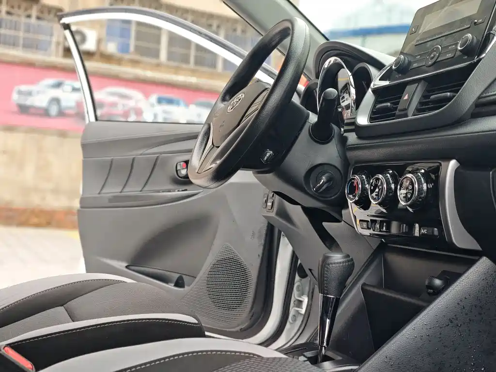 TOYOTA YARIS L ZHIXUAN