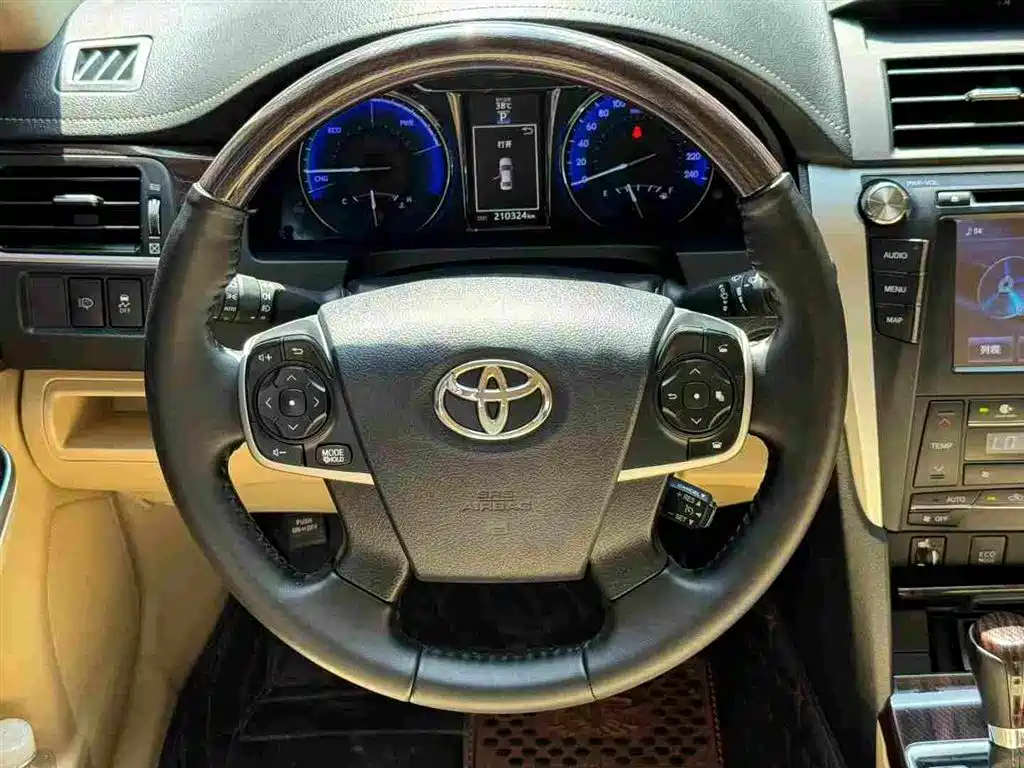 Toyota Camry 2016 2.5HG Luxury