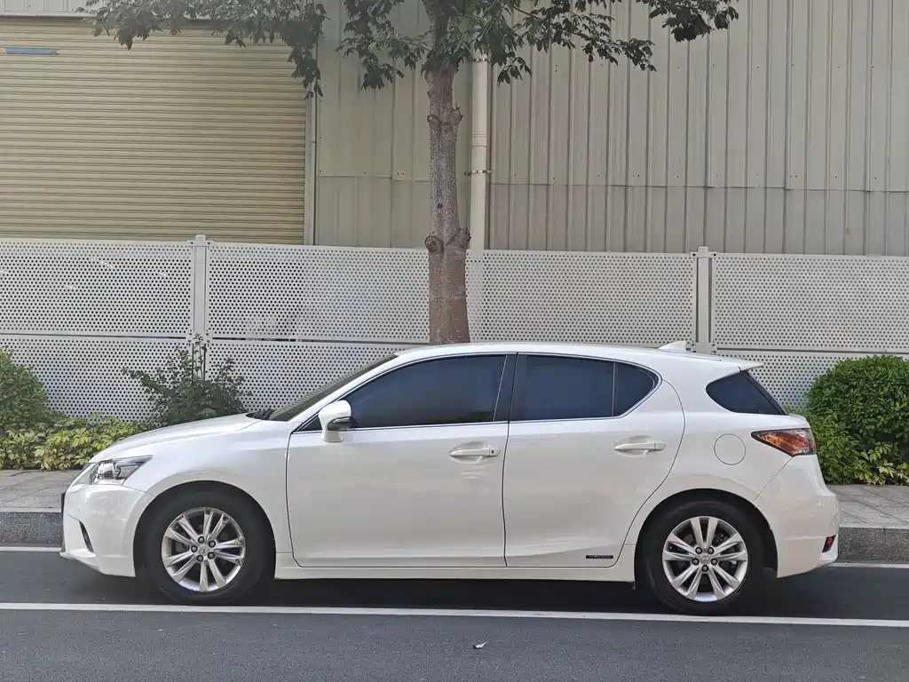 Lexus CT 2015 CT200h