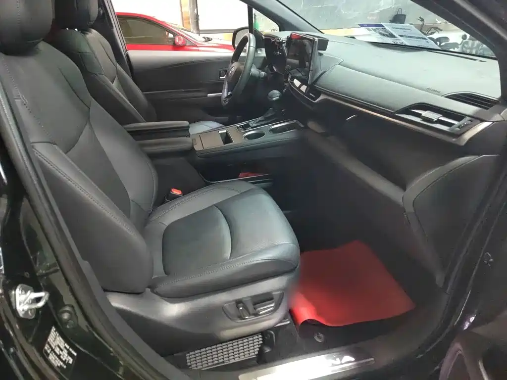 Toyota Sienna — миниатюра 3