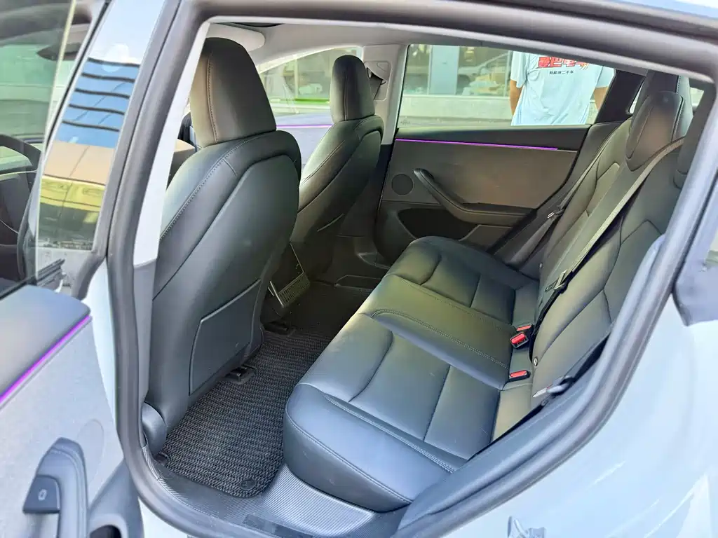 Tesla Model 3 — миниатюра 10