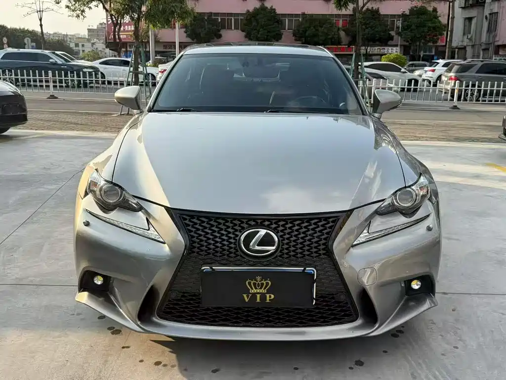 LEXUS IS