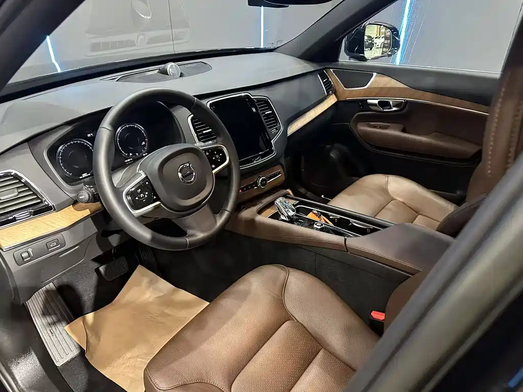 Volvo XC90 — миниатюра 10