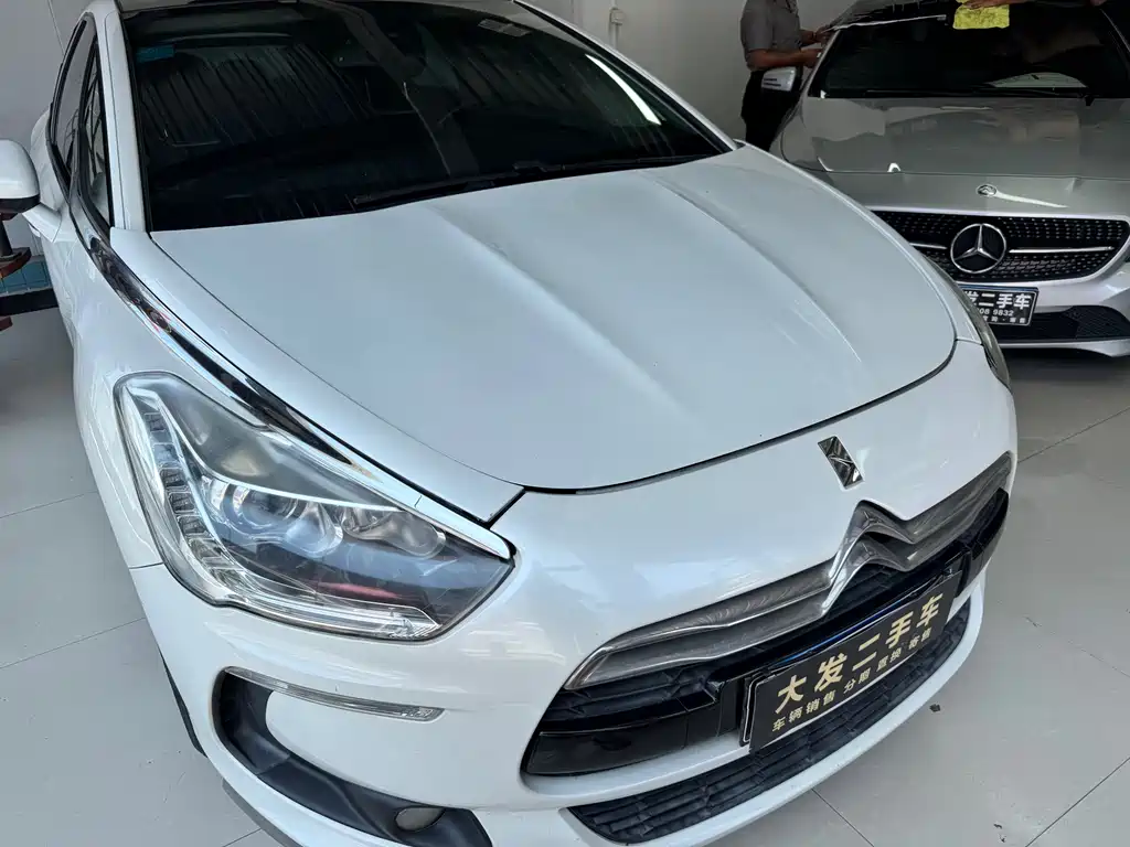 DS 5 2013 1.6T Luxury THP200