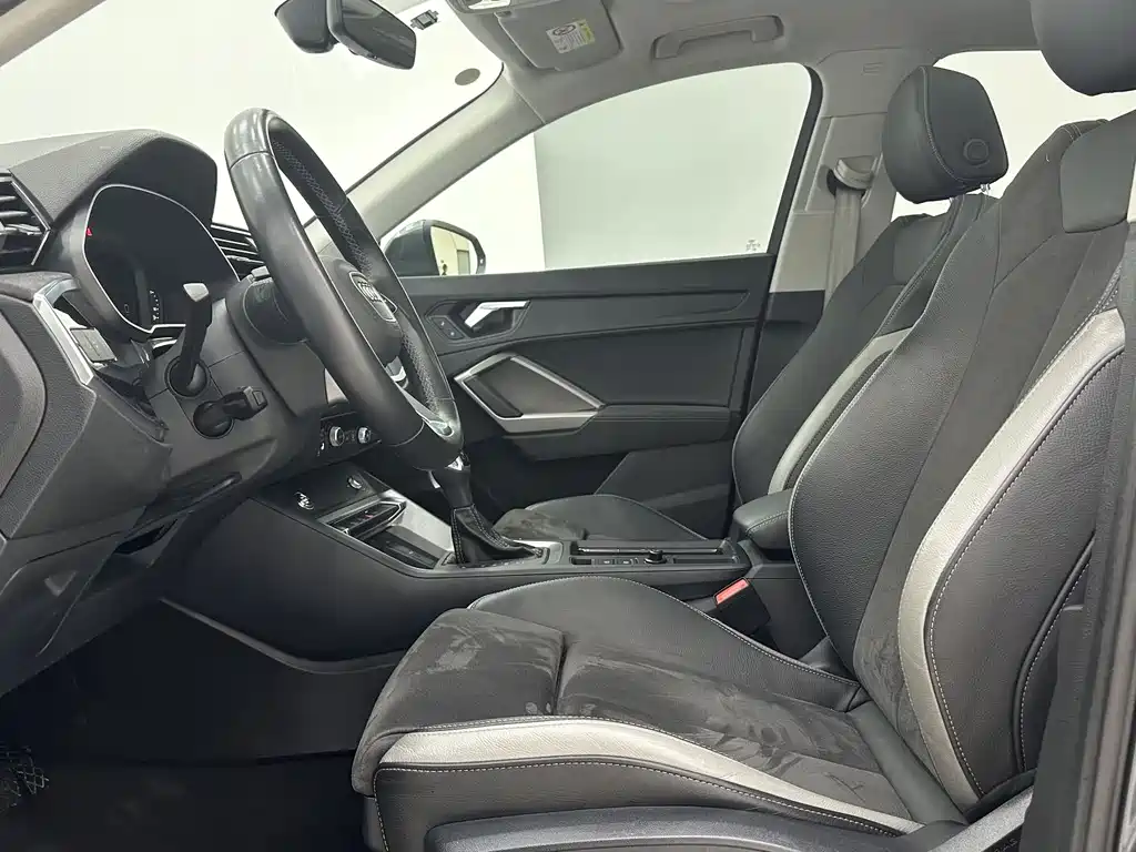 Audi Q3 2023 35 TFSI (1.4T)