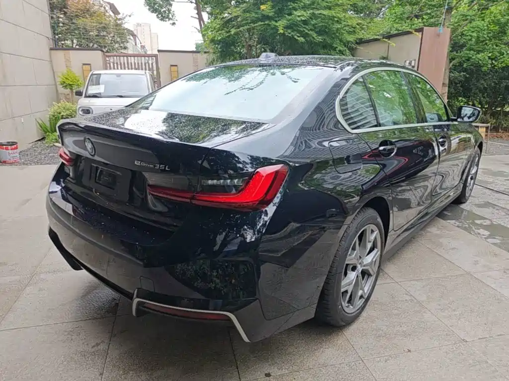 BMW i3 2026 eDrive 35 L