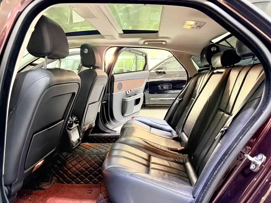 Jaguar XJ — миниатюра 9