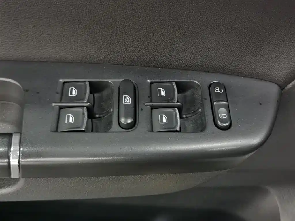Volkswagen Bora 2015 1.6L AT Comfort