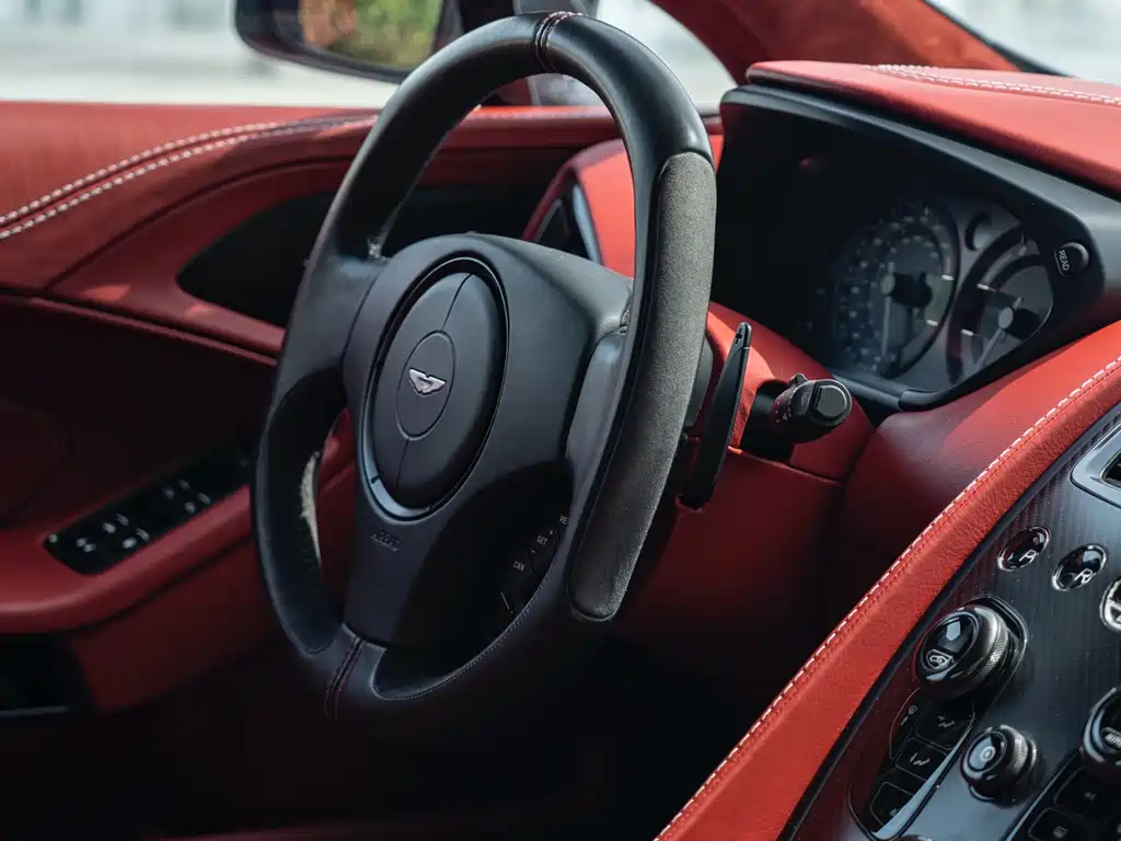Aston Martin Vanquish — миниатюра 27