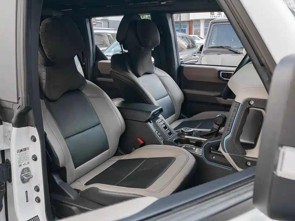 Ford Bronco (Import) — миниатюра 6