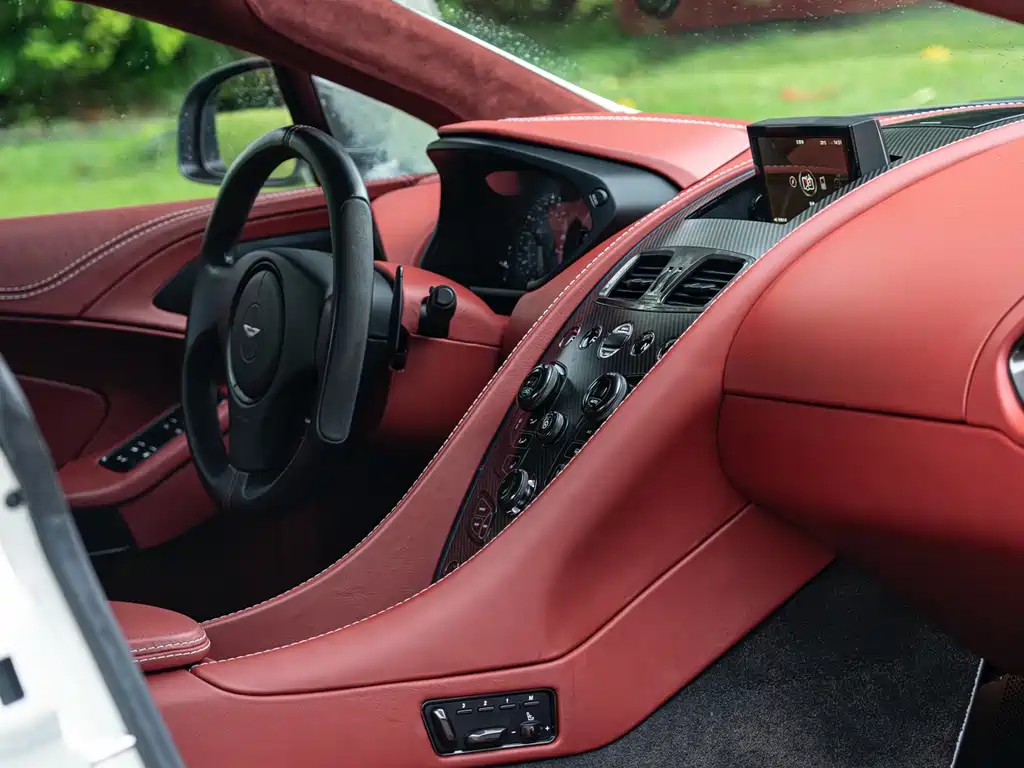 Aston Martin Vanquish — миниатюра 30