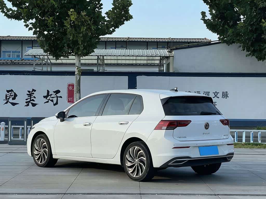 Volkswagen Golf 1.4 л 2021 г. Белый, пробег 43000 км