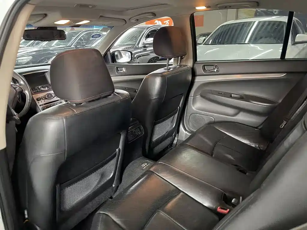 Infiniti G — миниатюра 7