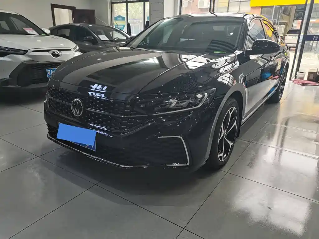 Volkswagen Passat 2024 380TSI
