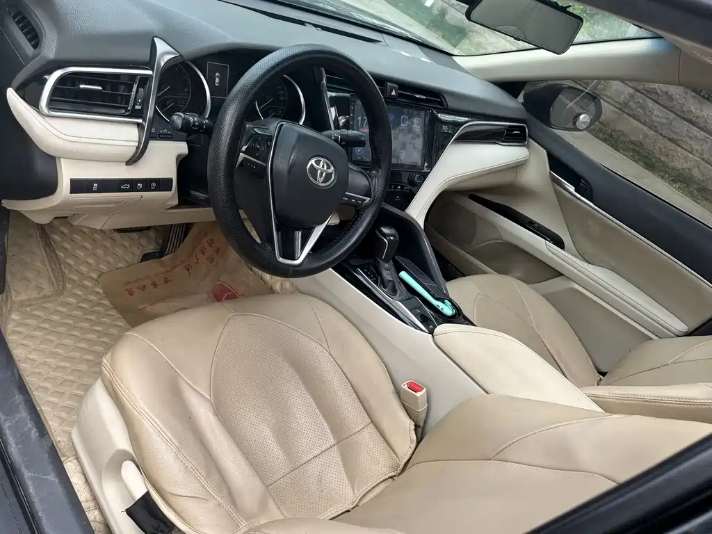 Toyota Camry — миниатюра 4