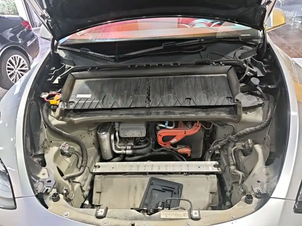 Tesla Model Y — миниатюра 20