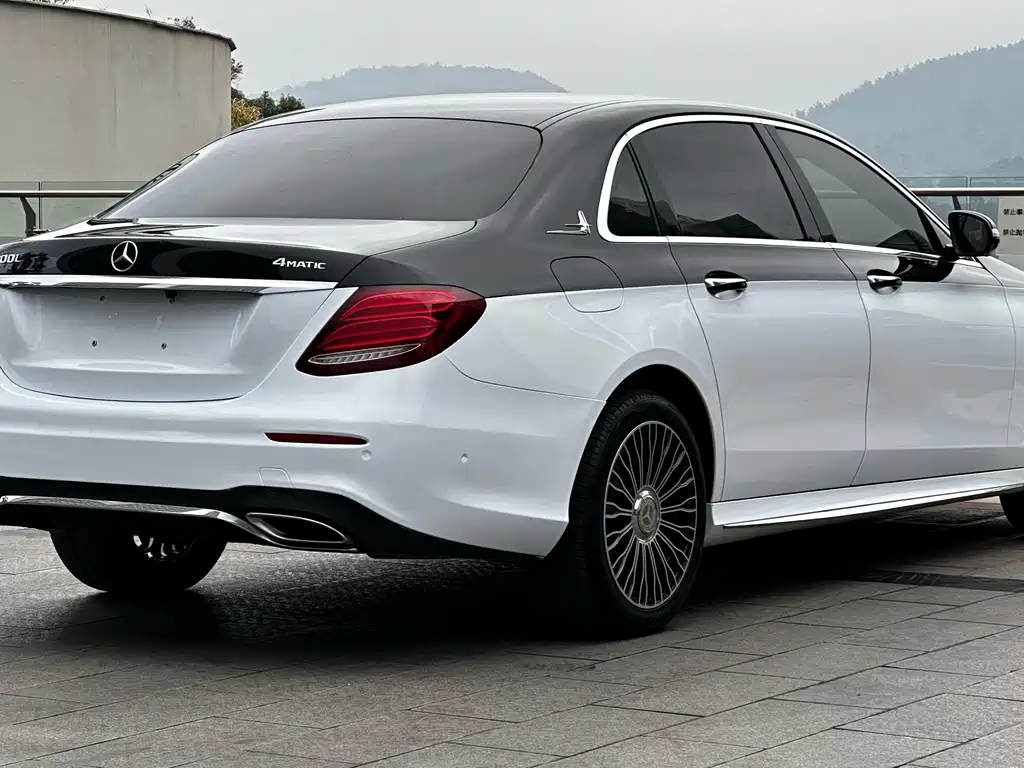 MERCEDES-BENZ E CLASS