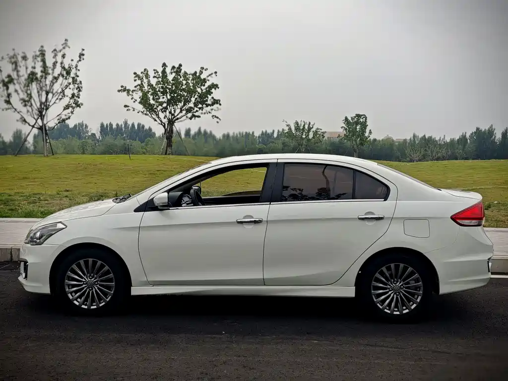 Suzuki Alivio — миниатюра 8