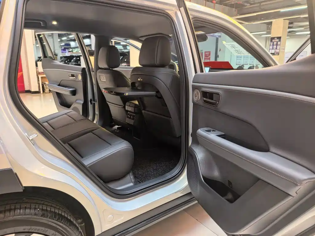 Toyota bZ3X — миниатюра 8