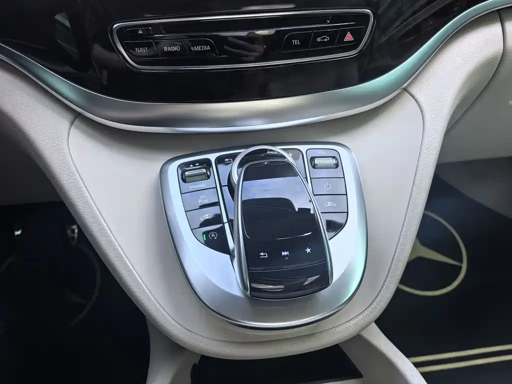 Mercedes-Benz V-Class V 2018 V 260 L Luxury Long Wheelbase VI