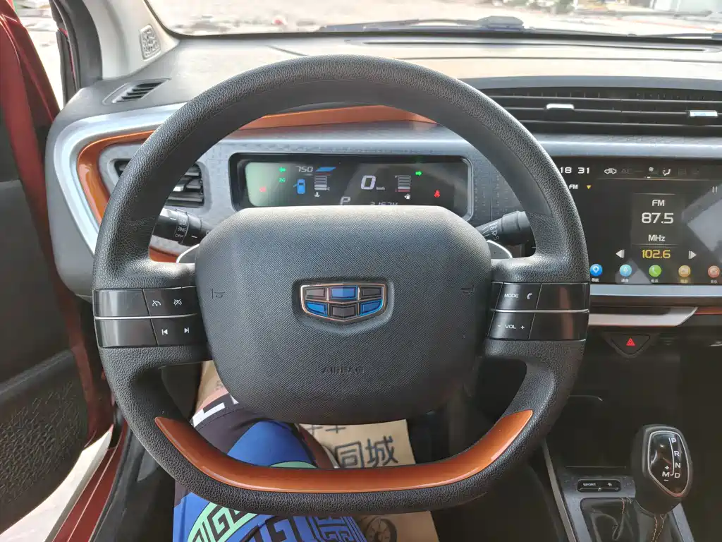Geely Vision X1 — миниатюра 8