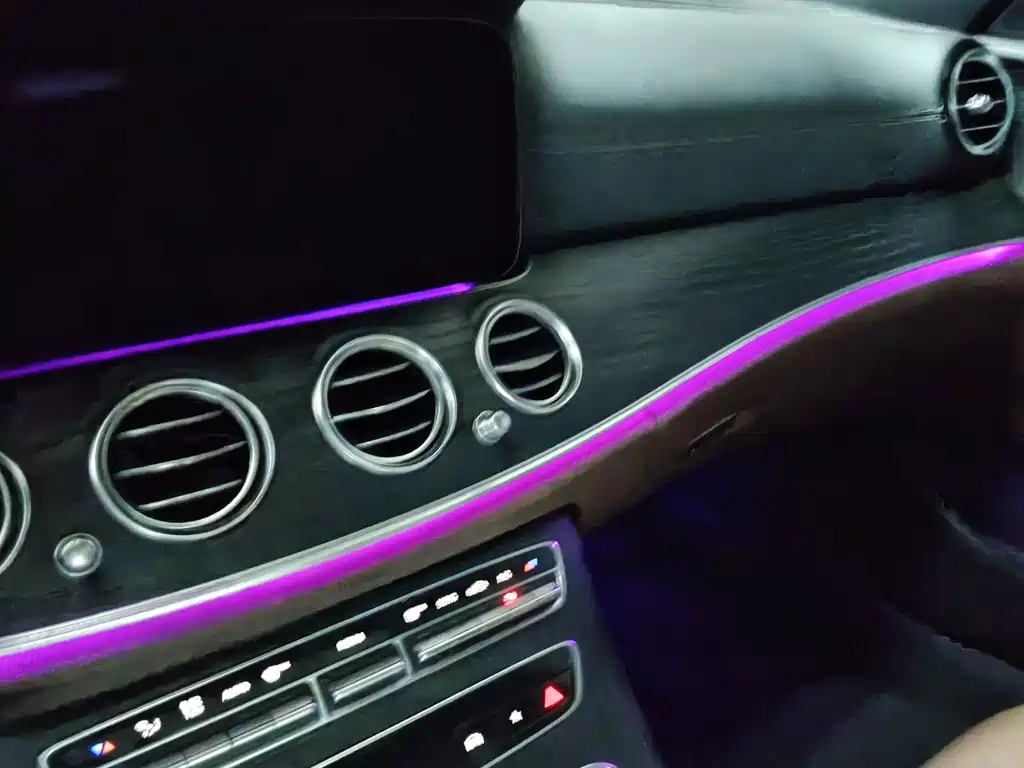 Mercedes-Benz E-Class — миниатюра 15