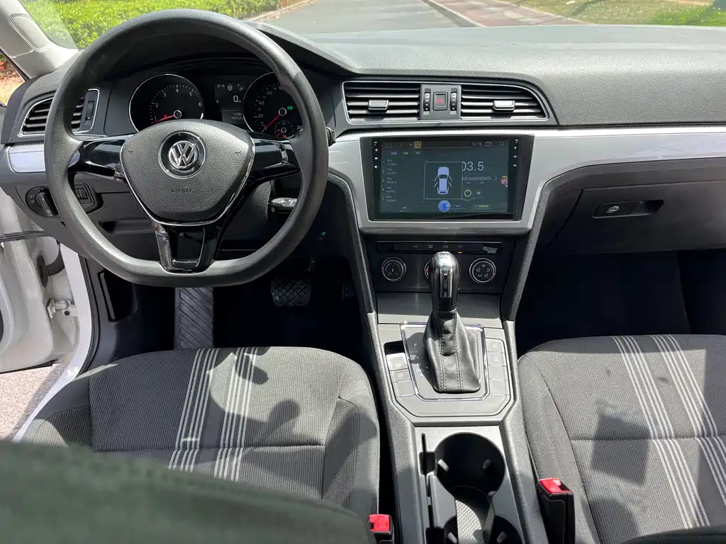 Volkswagen Lamando 2017 230TSI DSG