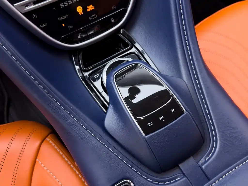 Aston Martin DB11 — миниатюра 21