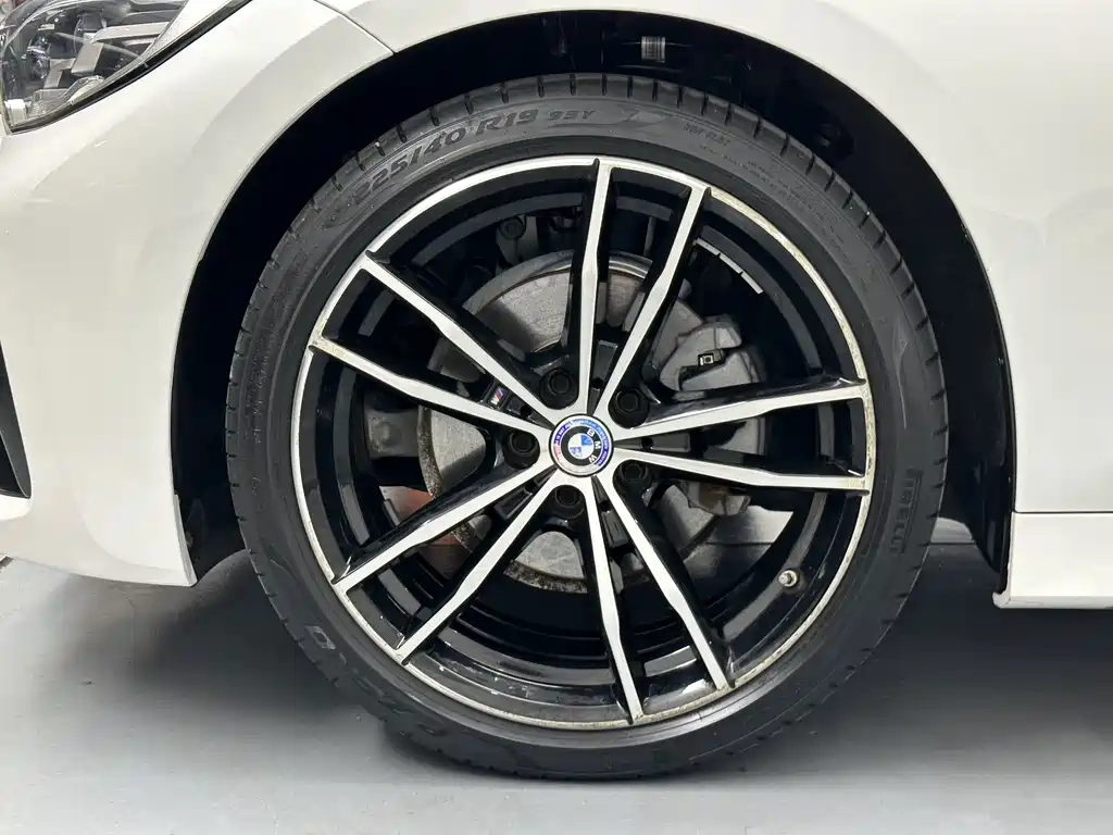BMW 3 Series — миниатюра 23