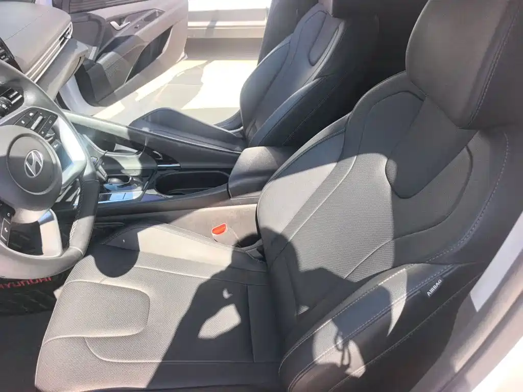 Hyundai Elantra — миниатюра 18