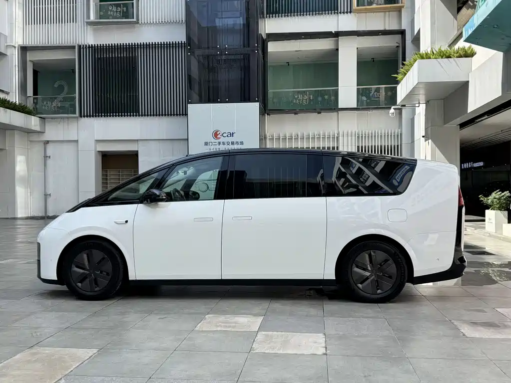 Li Auto MEGA 2025 Ultra