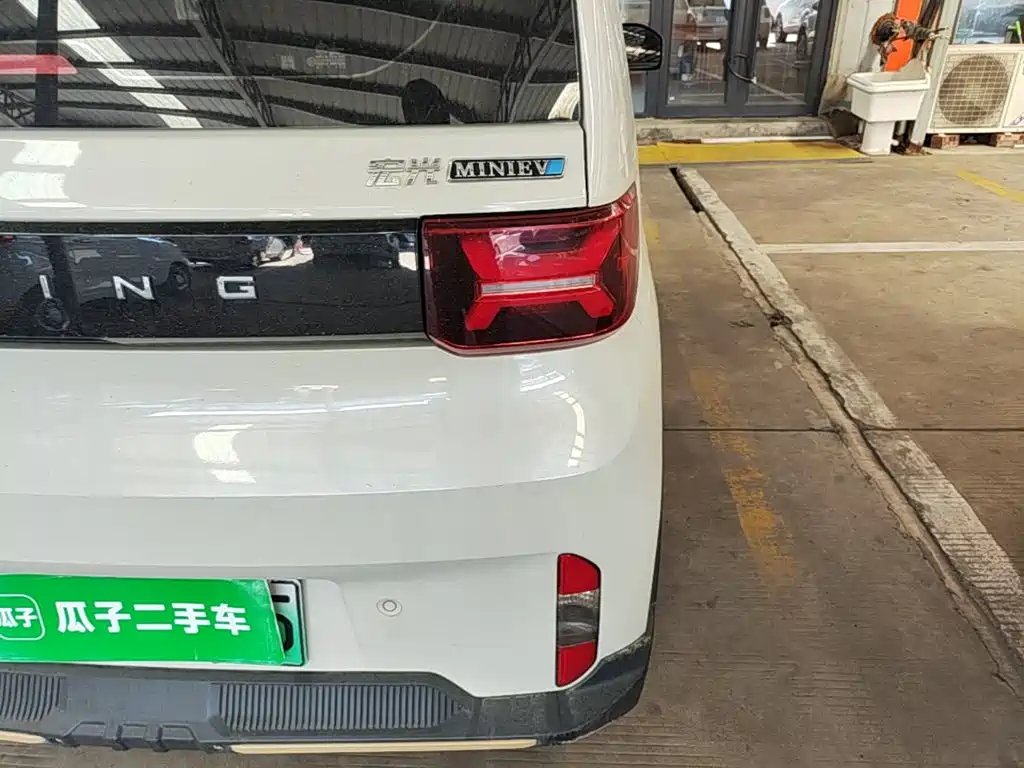 Wuling MINIEV — миниатюра 8