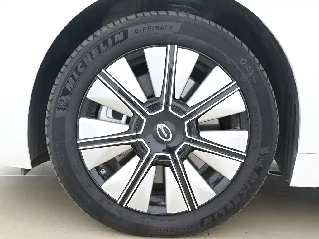 GAC Motor 传祺E8 PHEV — миниатюра 12