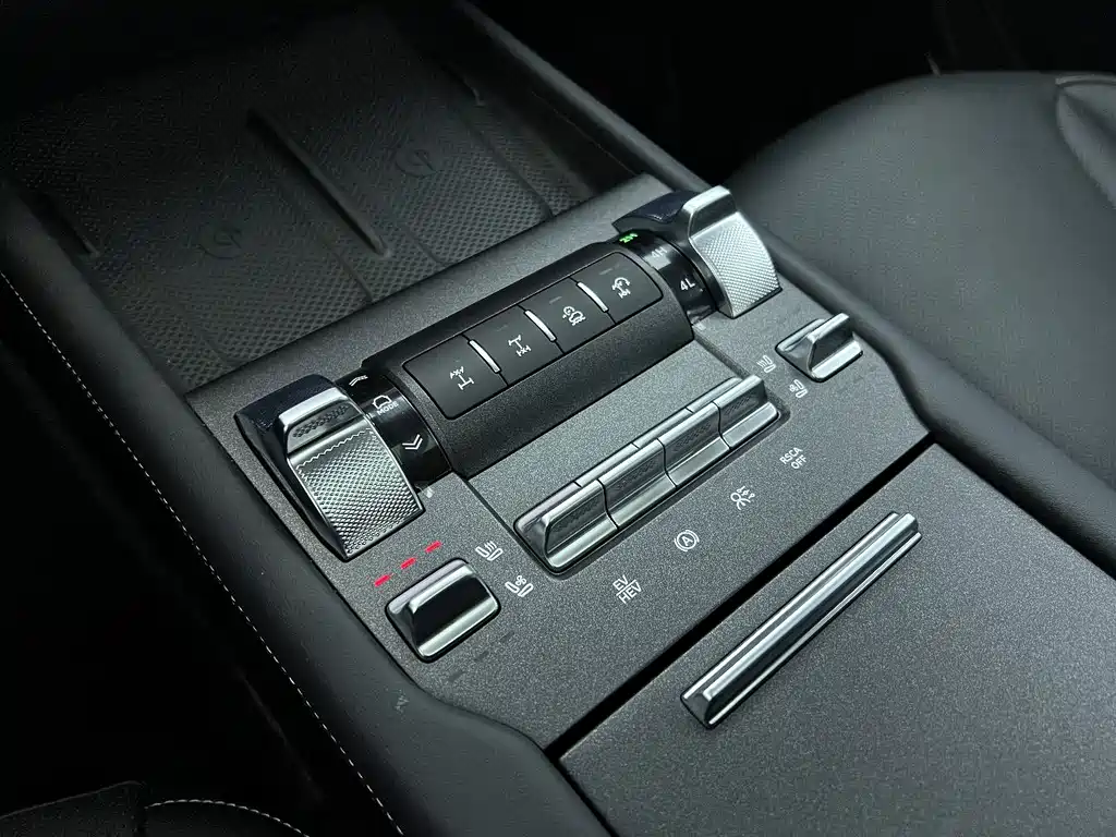 TANK TANK 300 NEW ENERGY