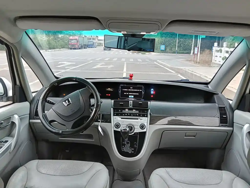 Luxgen Big 7 MPV — миниатюра 9