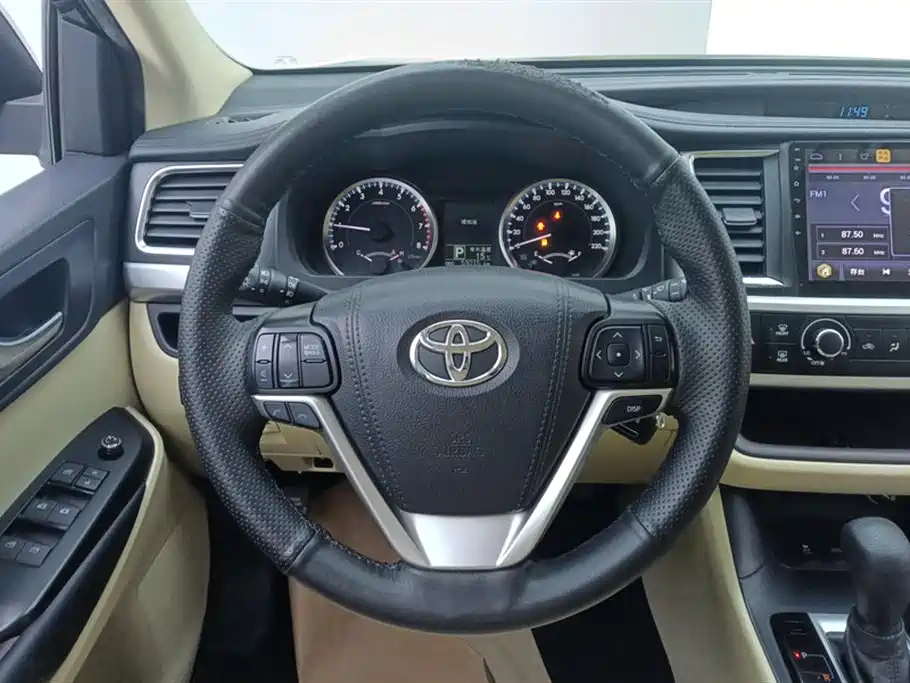 TOYOTA HIGHLANDER
