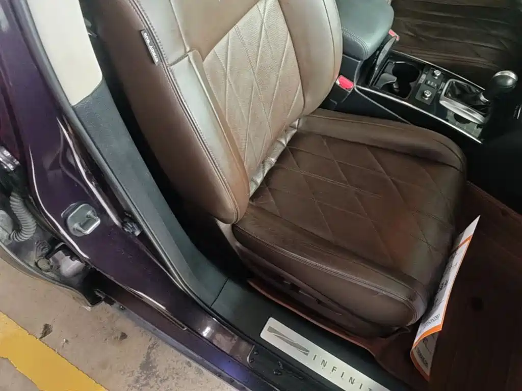 Infiniti QX70 — миниатюра 25