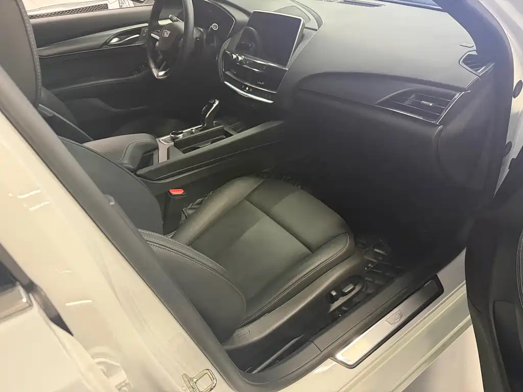 Cadillac CT5 — миниатюра 4