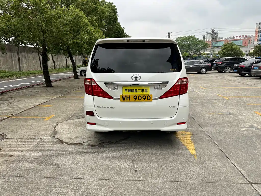 Toyota Alphard 2011 3.5L Luxury