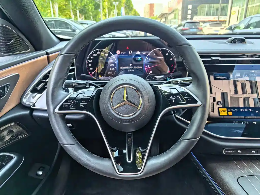 Mercedes-Benz E-Class — миниатюра 7
