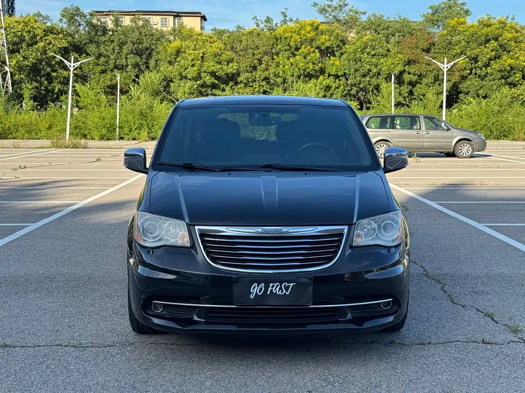 Chrysler Grand Voyager (Import) — миниатюра 2