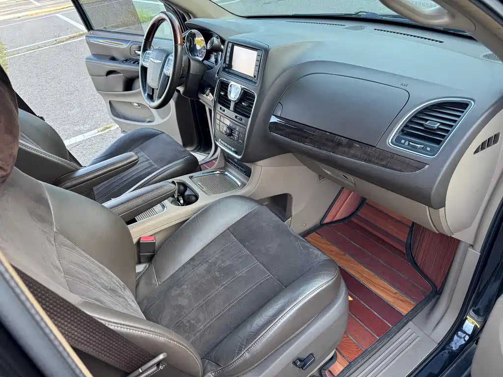 Chrysler Grand Voyager (Import) — миниатюра 15