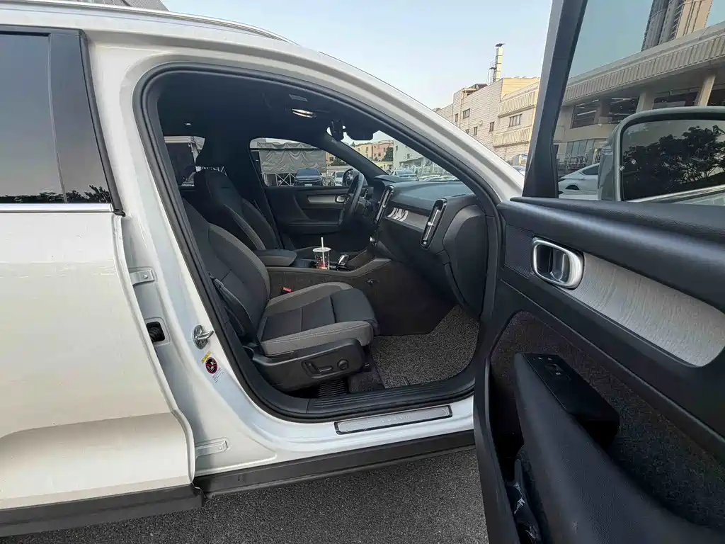 Volvo XC40 — миниатюра 18