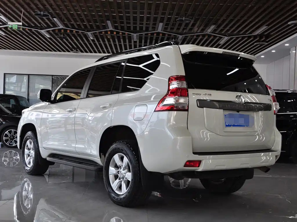 Toyota Land Cruiser Prado 2015 2.7L AT Standard