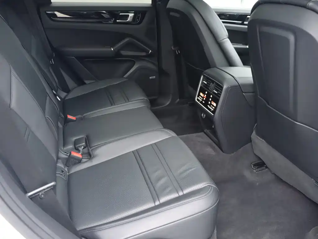 Porsche Cayenne — миниатюра 12