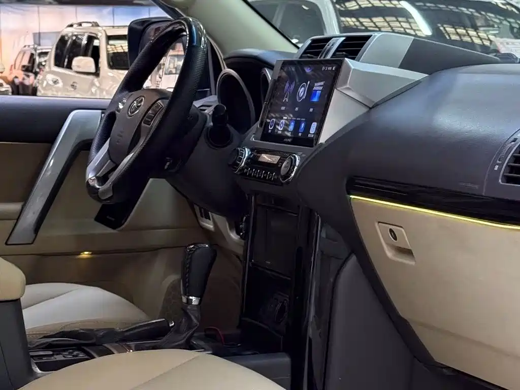 Toyota Land Cruiser Prado 2014 2.7L AT Standard