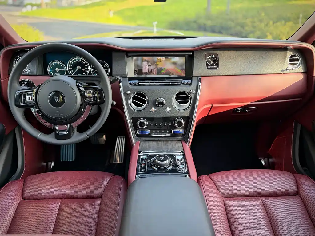 Rolls-Royce Cullinan — миниатюра 15