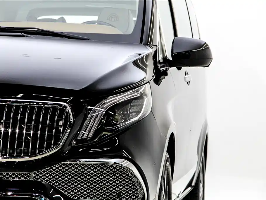 Mercedes-Benz Vito 2023 2.0T Elite 7 мест