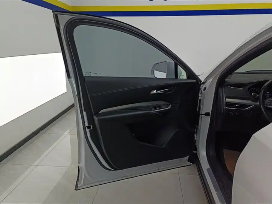 Cadillac XT4 2022 28T