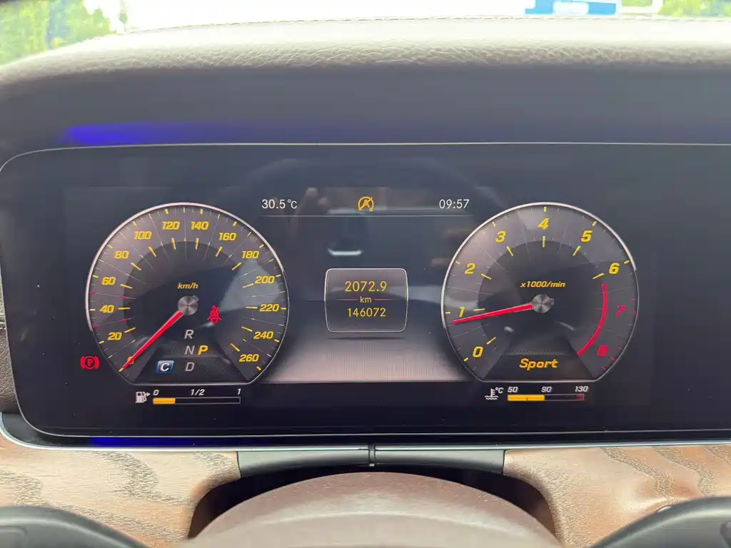 Mercedes-Benz E-Class — миниатюра 7